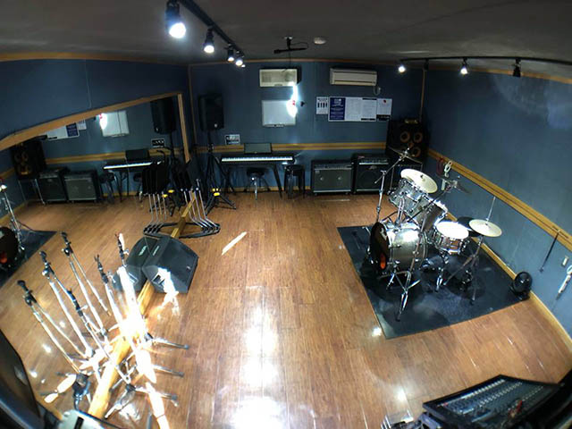 Y studio