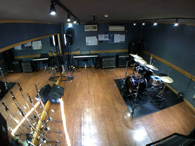 Y studio